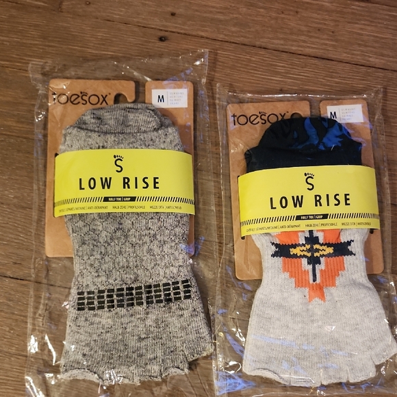 ToeSox Low Rise Socks - Lot Of 2 NEW Pilates Grip Yoga Workout Size MEDIUM - Picture 1 of 5